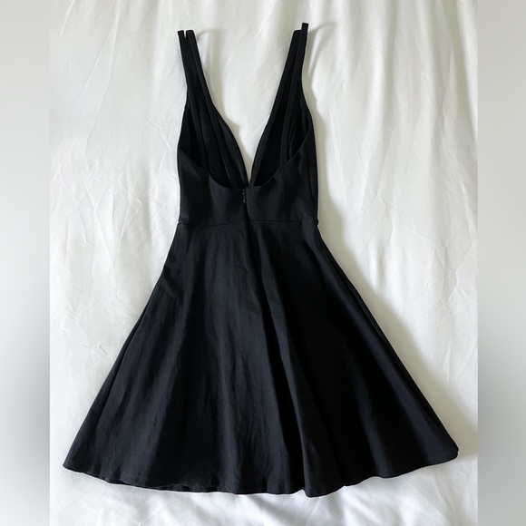 Lulu’s Black Deep V-Neck Fit and Flare Mini Party Dress Size XS - Picture 12 of 16